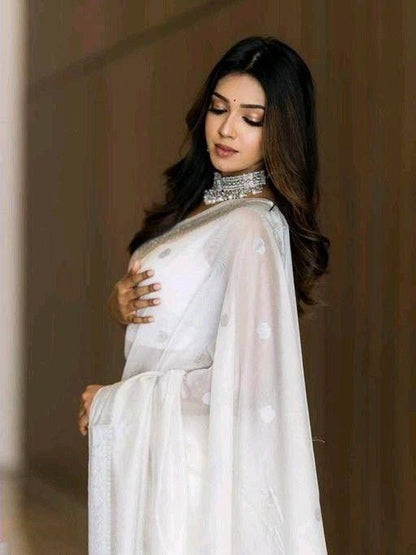 ClassicFit Saree Designed in Slub Cotton with Designer Weaving Blouse