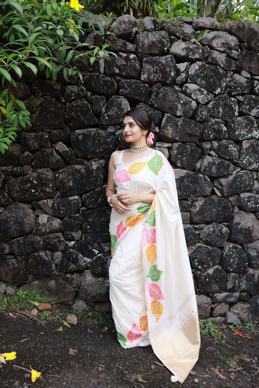 Luxury Lichi Silk Saree Highlighting Timeless Banarasi Art