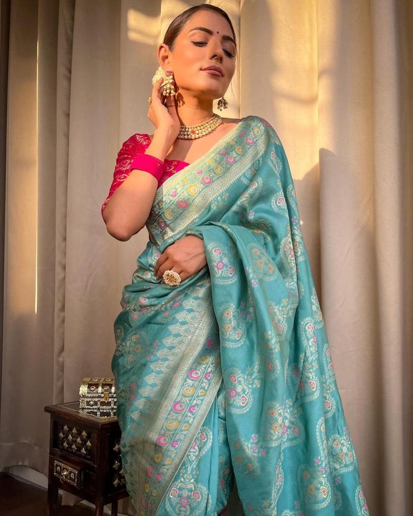 Easy-Drape Lichi Silk Saree with Banarasi Motifs